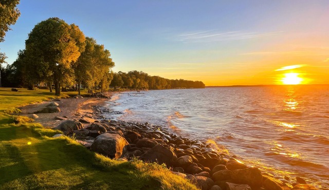 Lakeside Retreat at Izatys - Unit #230 – The Perfect Getaway for All Seasons!