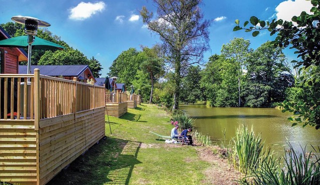 Lakeside Willow Lodge