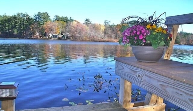 Lakeside Wooded Retreat on Kingston Lake