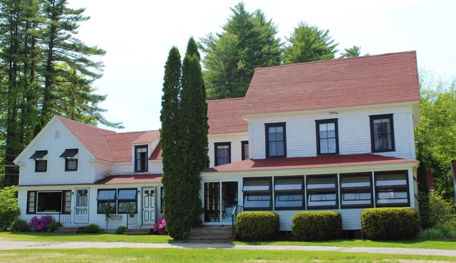 Lakeview Apartment-Private Beach-Pets Welcome - Round Table Lodge, Sebago, Maine