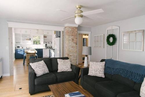 Lakeview Cottage in Downtown Baileys Harbor