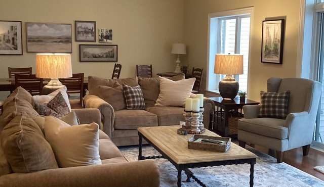 LAKEVIEW PENTHOUSE 406 3br/2.5bath. Rent 4 get 5th free ask!- 2 king bed suites
