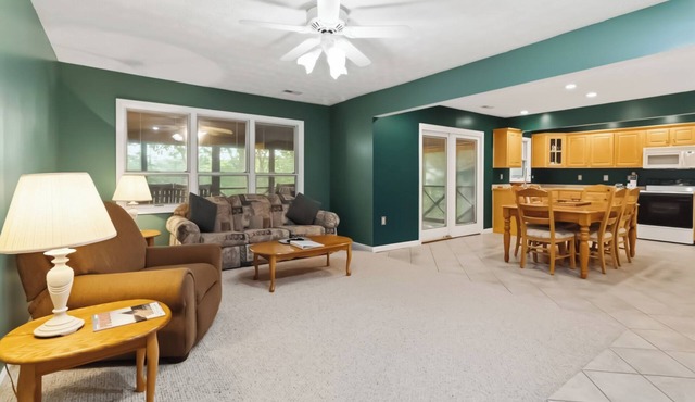 Lakeview Treehouse- Lake and Golf Retreat
