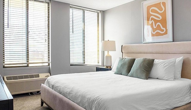 Landing | Amazing 1BD, Pool, Game Room