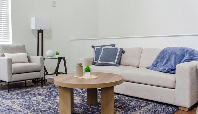 Landing | Amazing 2BD, Clubhouse, Pool