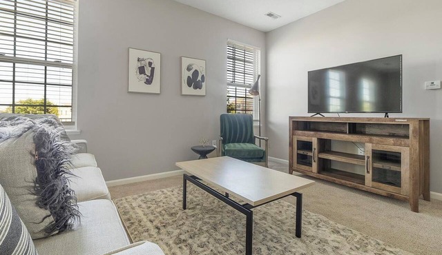 Landing | Beautiful 1BD, Pool, Clubhouse