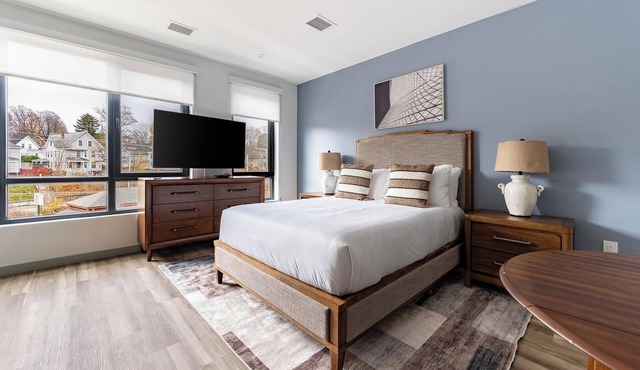 Landing | Beautiful Studio, Pool, Gym