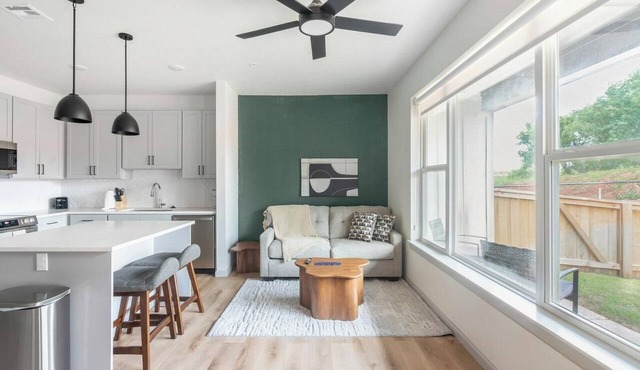 Landing | Beautiful 2BD, Clubhouse, Pool