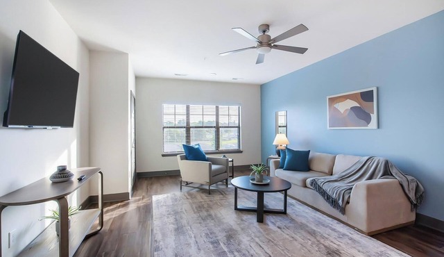 Landing | Modern 1BD, Gym, Clubhouse