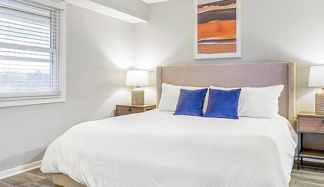 Landing | Modern 1BD, Courtyard, Gym