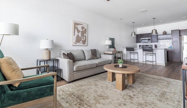 Landing | Modern 1BD, Pool, Rooftop Lounge