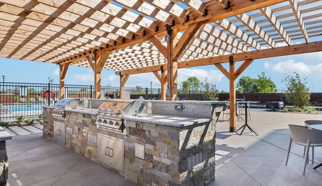 Landing | Modern 1BD, Courtyard, Pool