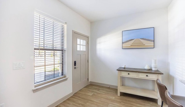 Landing | Modern 1BD, Gym, Clubhouse