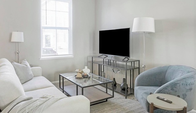 Landing | Modern 2BD, Gym, Clubhouse