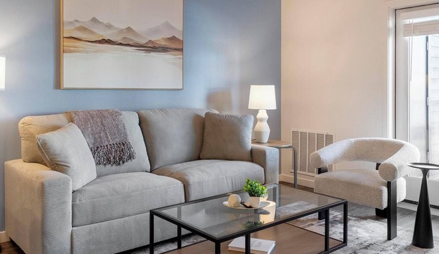 Landing | Spectacular 1BD, Gym, Pool