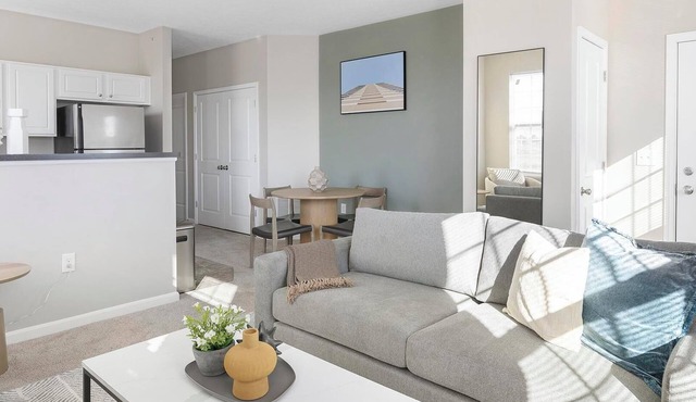 Landing | Spectacular 2BD, Pool, Gym
