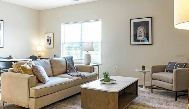 Landing | Stunning 2BD, Clubhouse, Pool