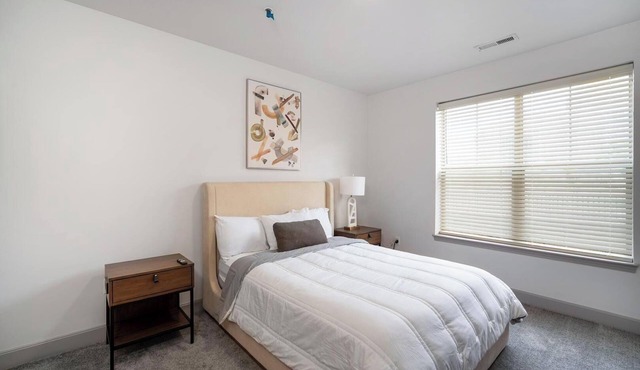 Landing | Stunning 2BD, Gym, Pool