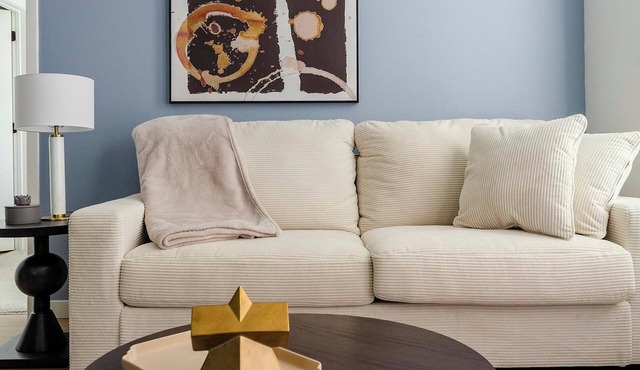 Landing | Stunning 2BD, Gym, Clubhouse