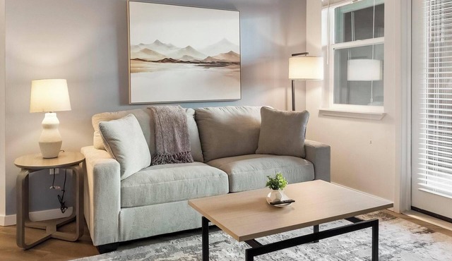 Landing | Stylish 2BD, Gym, Pool