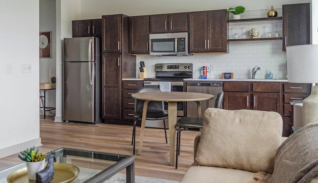 Landing | Stylish 1BD, Gym, Pool