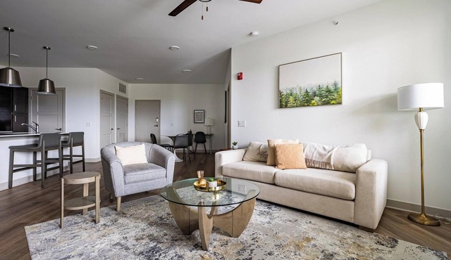 Landing | Stylish 2BD, Gym, Rooftop Lounge