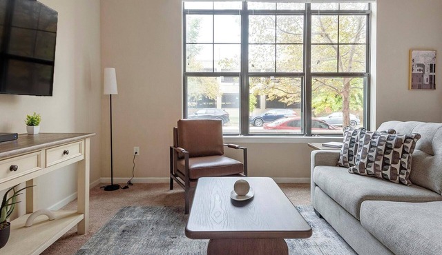 Landing | Stylish 2BD, Pool, Gym