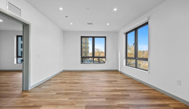 Landing | Stylish Studio, Gym, Pool