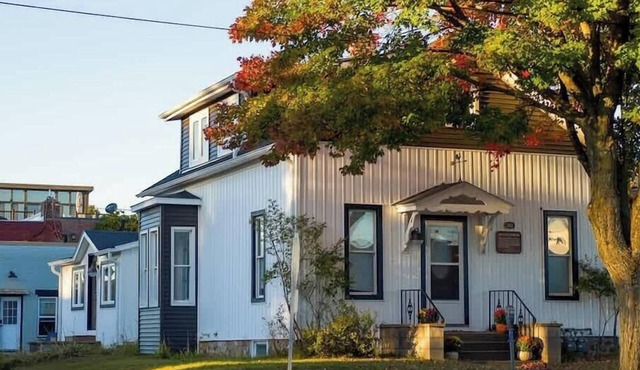 Landmark House – Downtown Minocqua Luxury Retreat