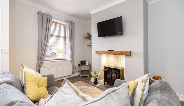 Lands Cottage- 2 Bed- Business + Long stay welcome