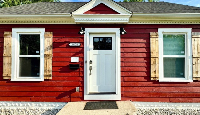 Lansing 3BR near downtown — Game room & EV garage