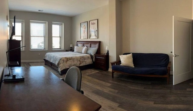 Large 2 King BR Condo in Theater District w Free Parking Gym Secure Walkable