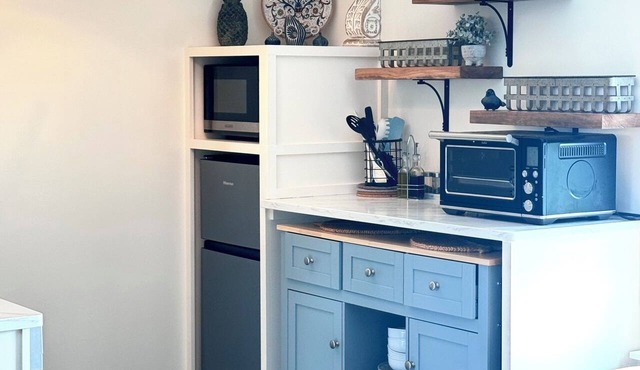 Large, beautiful studio on bucolic Great Bay, 4mi to charming vibrant Portsmouth