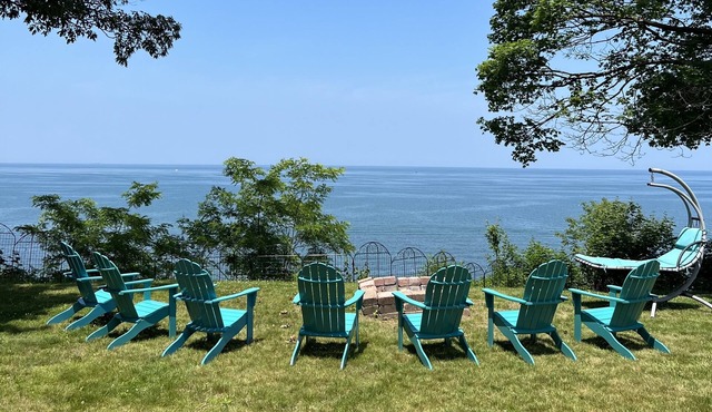 Large Family Lakehouse on the Coast with Stunning Water Views