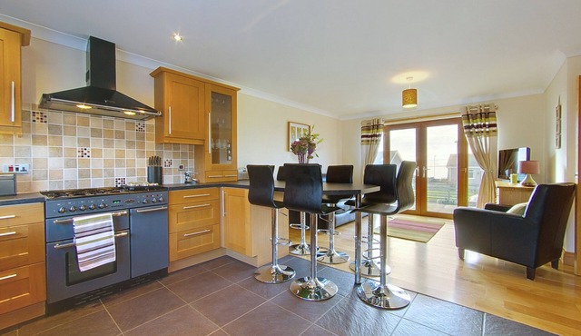 Large family sized house, opposite the beach, and pet friendly