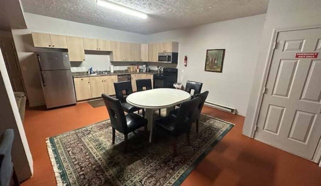Large Historic Downtown Minot 2+bd Apartment