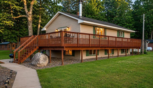Large Lake house on major snowmobile trail