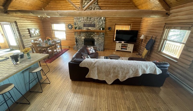 Large, private cabin for gatherings near famous Elkhart Lake