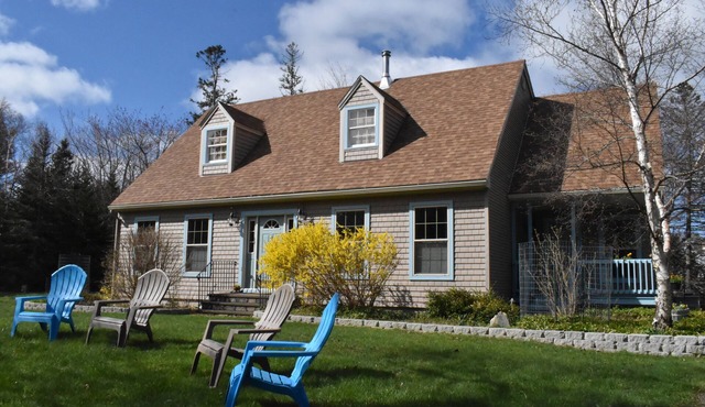 Large Secluded Pet Friendly Home Just 3 min. Walk To Harbor- NEW 2026 SPECIALS