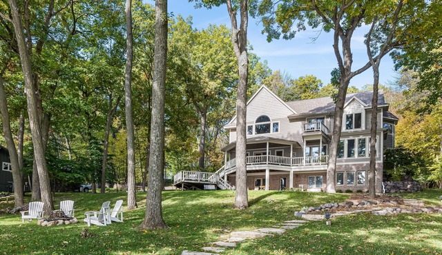Large, spacious lakefront home with room for all!