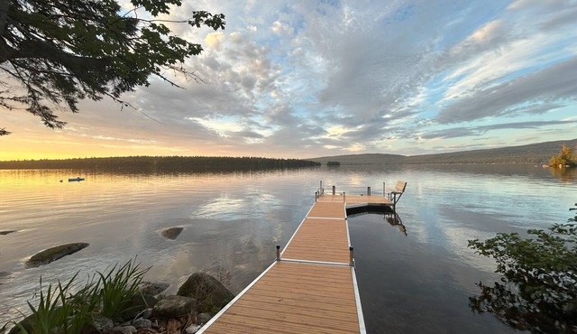 Lazy Dog Lakefront Cabin - a cozy retreat on tranquil Mooselookmeguntic Lake
