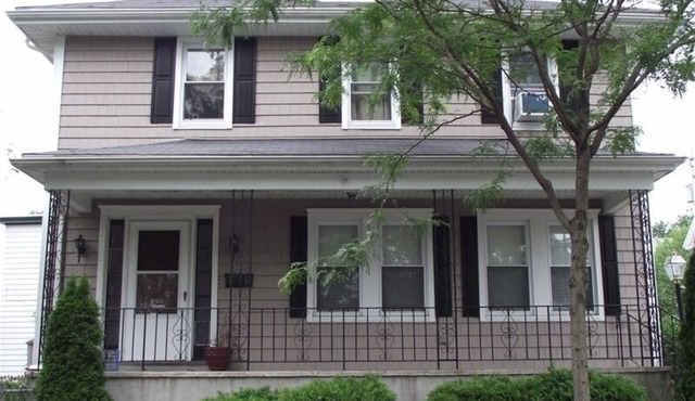 Leslie's Retreat: Spacious home ideally located to everything