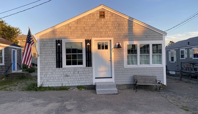 Light and bright three bedroom cottage-steps away from Humarock Beach.
