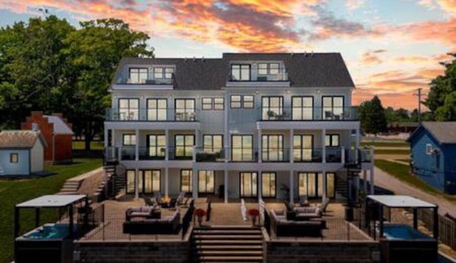Lighthouse Cove: Sleeps up to 10, 2 kitchens, swim spa