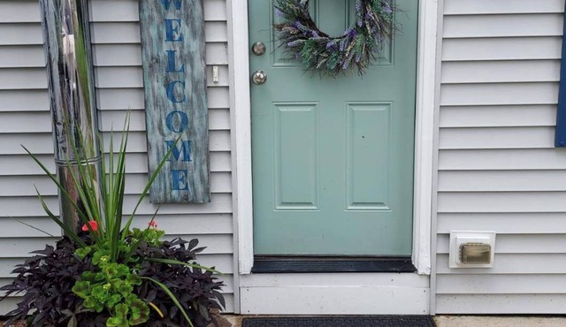 Lil' Dipper Cottage, Crystal Lake! 25 min to UConn & Bradley Int'l Airport!