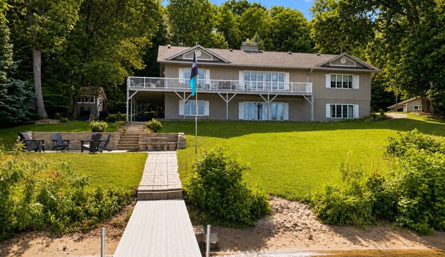 Lilac Retreat lake house sauna + pickleball close to St. Johns and St. Bens
