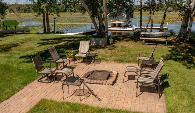 Lily Pad Lodge on Pelican Lake