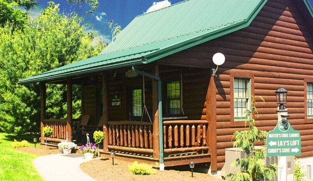 Lily's Loft at Water's Edge Cabins