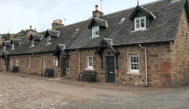 Lime Cottage - a charming traditional stone cottage with 2 bedrooms located within the grounds of Ar