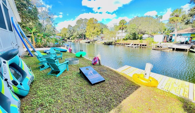 Limited-Time Discount at Paddle Paradise: Jacuzzi, Kayaks & Sauna